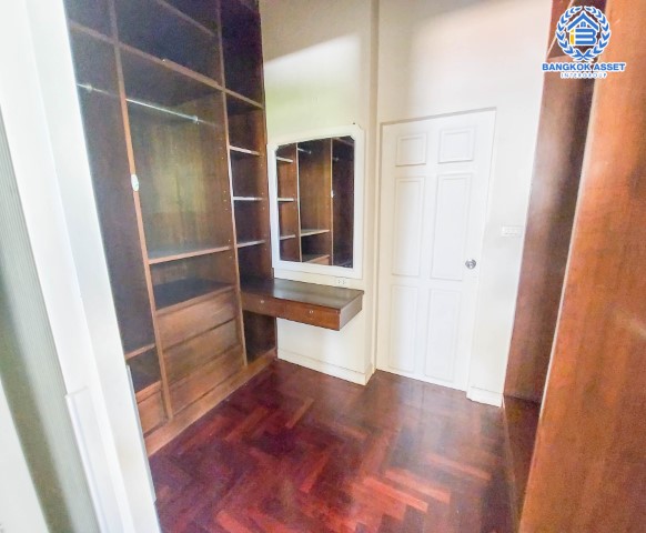 *****บ้านเดี่ยวมือสอง ม.มณีรินทร์ เลคแอนด์พาร์ค ราชพฤกษ์-ติวานนท์ หน้าโครงการติดถนนใหญ่ บนพื้นที่ 94.1 ตร.ว. ฟังก์ชัน 3 ห้องนอน 3 ห้องน้ำ จอดรถได้ 2 คัน บ้านสวยพร้อมอยู่ ทำเลเข้า-ออกเมืองสะดวก เชื่อมต่อถนนหลายเส้นทาง ใกล้เซ็นทรัล แจ้งวัฒนะ และทางด่วนศรีสมาน